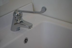 Горячую воду начали отключать в домах столицы в связи с профилактическими работами. Фото: Анна Быкова, «Вечерняя Москва»