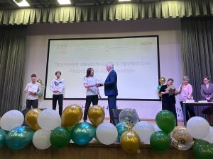 Сертификаты о присвоении профессии получили выпускники школы №1392. Фото: официальная страница школы №1392 в социальных сетях