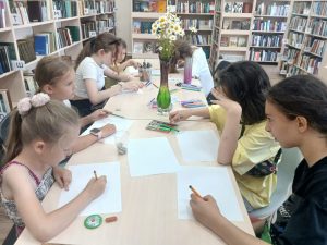 Сотрудники библиотеки №260 провели праздничную программу ко Дню семьи, любви и верности. Фото: официальная страница библиотеки №260 в социальных сетях
