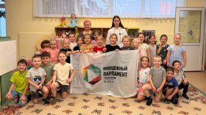 Дошкольники приняли участие в мастер-классах. Фото: официальная страница Молодежной палаты района Троицк в социальных сетях
