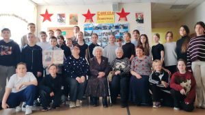 Встреча с блокадницей Ленинграда прошла в Ватутинской школе. Фото: официальная страница школы №1392 имени Давида Рябинкина