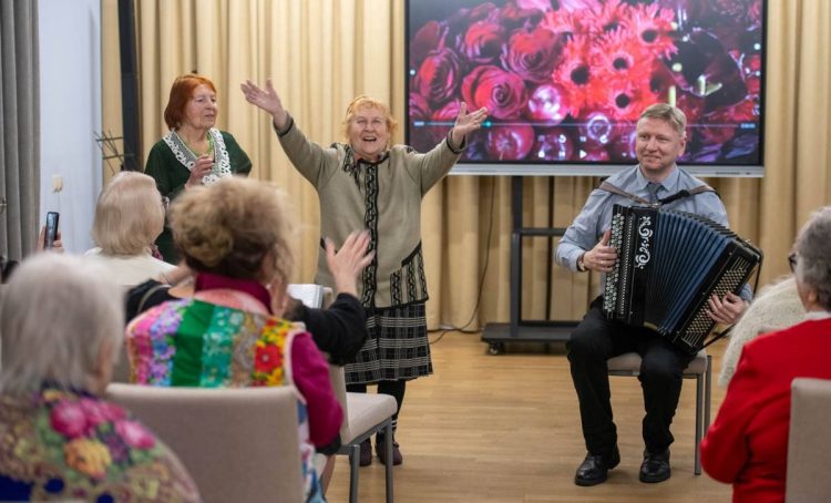 Концерт состоялся в Троицком Центре Московского Долголетия. Фото: Александр Колбасов